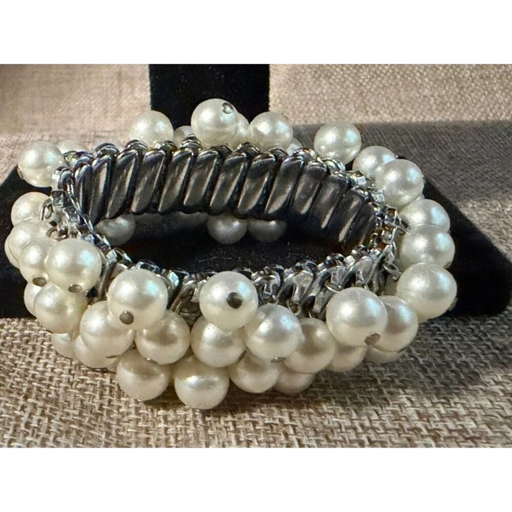 Vintage Mid Century Faux Pearl Expansion Bracelet Chunky Retro Cha Cha Stretch